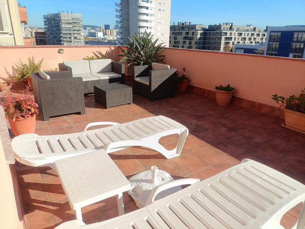 Cozy and sunny penthouse Fira BCN - 5
