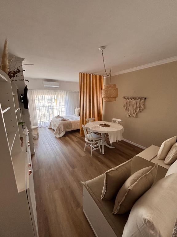 Hermoso departamento monoambiente en edificio MARAL 33 - 1