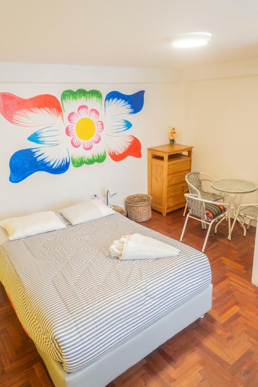 Room B Stylish Matrimonial Room for a Comfortable Stay - 1