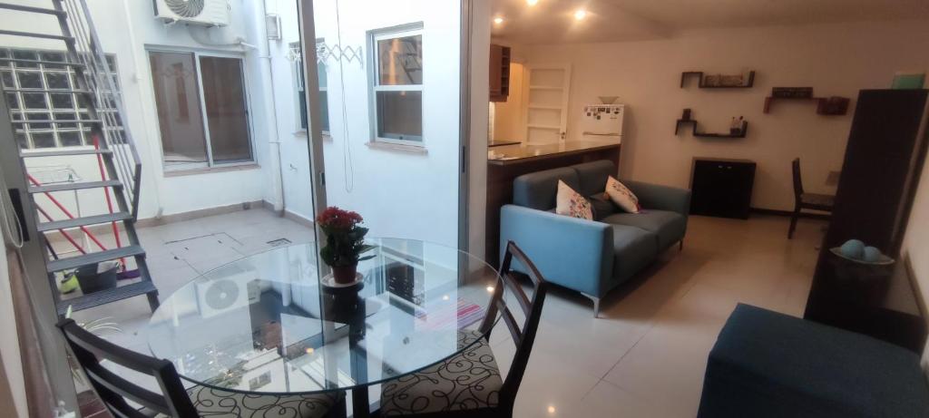 Apartamento tipo casa con gran terraza exclusiva con parrillero a 400 metros de la Rambla de Pocitos - 2