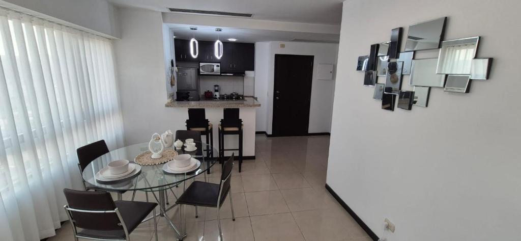 Ecusuites Family Deluxe Piso 9 Frente a Mall del Sol - 2