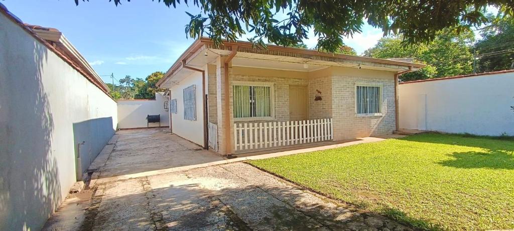 Casa familiar completa con patio grande y estacionamiento en zona tranquila - 1