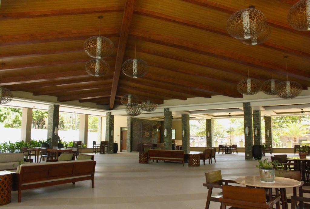 Verdon Parc Davao City w/ balcony by darpm