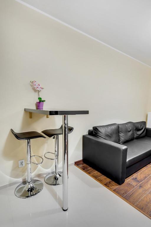Penguin Rooms 2217 on Dmowskiego Street photo