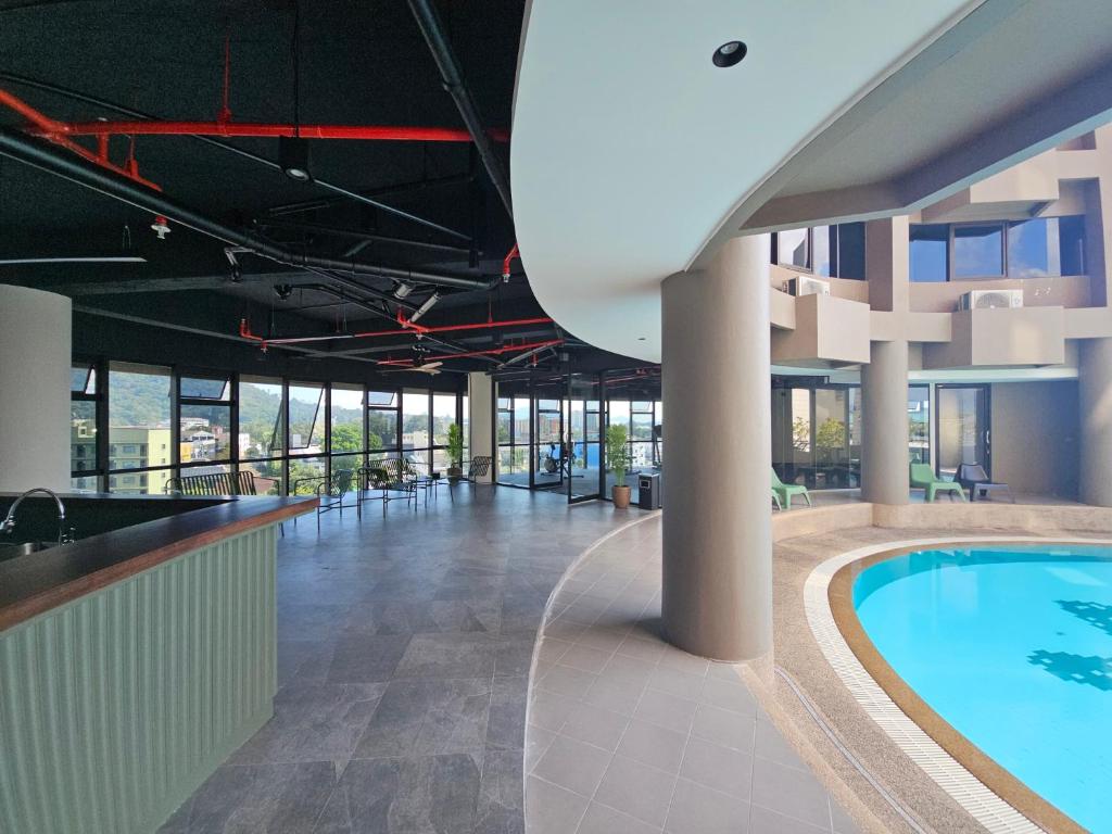 Swimming pool