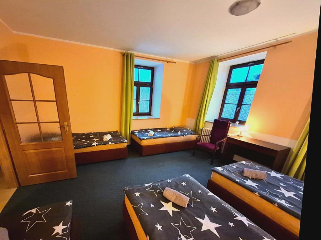 Hostinec Lovecký zámeček의 외관 또는 레스토랑