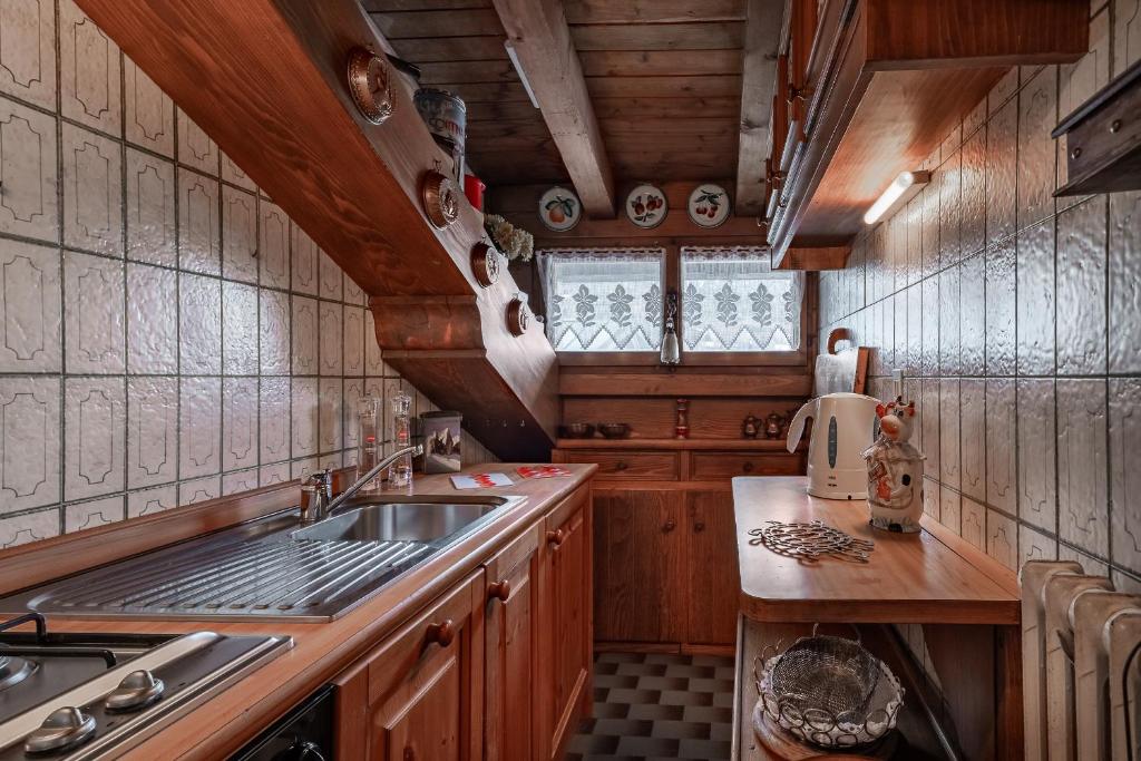 GuestHost - Cortina Charming Wooden Alpine Nest - 2