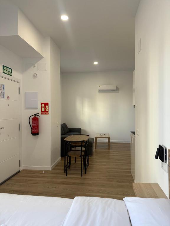 Apartamento Justo al lado de la Estación de Tren y Bus María Zambrano - 2