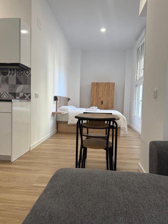Apartamento Justo al lado de la Estación de Tren y Bus María Zambrano - 3
