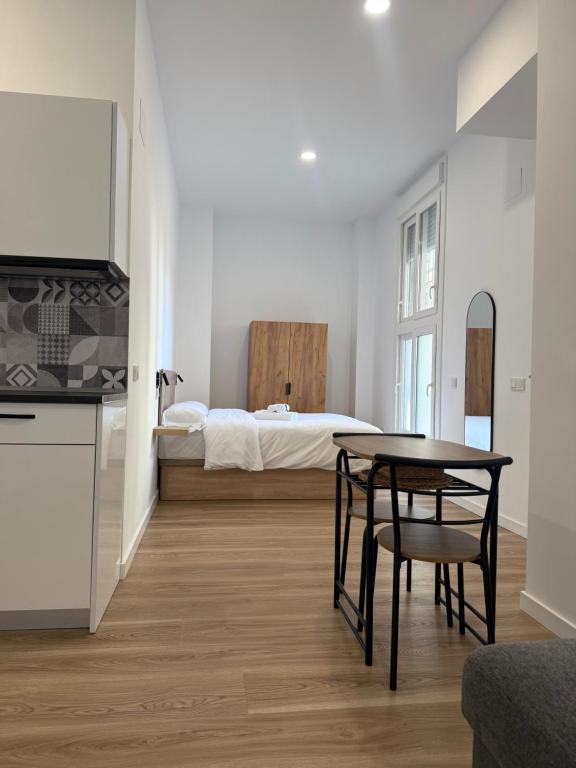 Apartamento Justo al lado de la Estación de Tren y Bus María Zambrano - 1