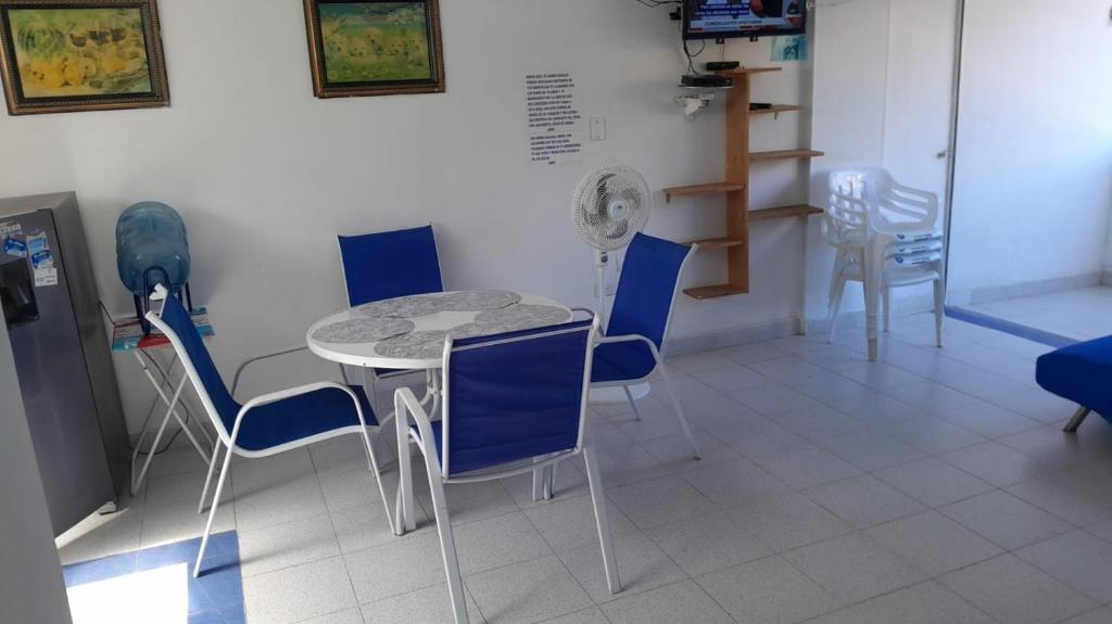 Apartaestudio con parqueadero gratis - 4