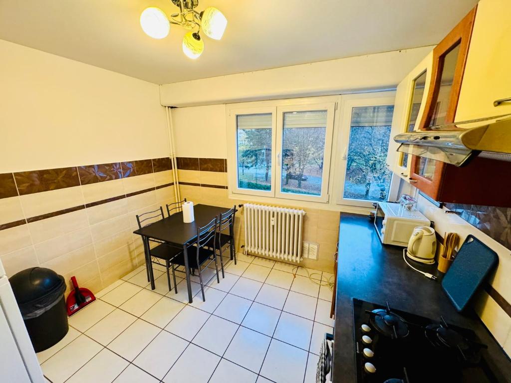 Appartement 4-6 pers - Parking - Fibre - Idéal équipes chantier - 4