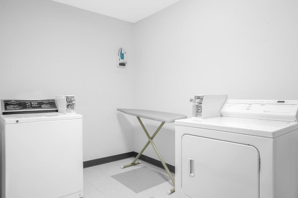 Super 8 By Wyndham Portage La Prairie Mb Photo 22