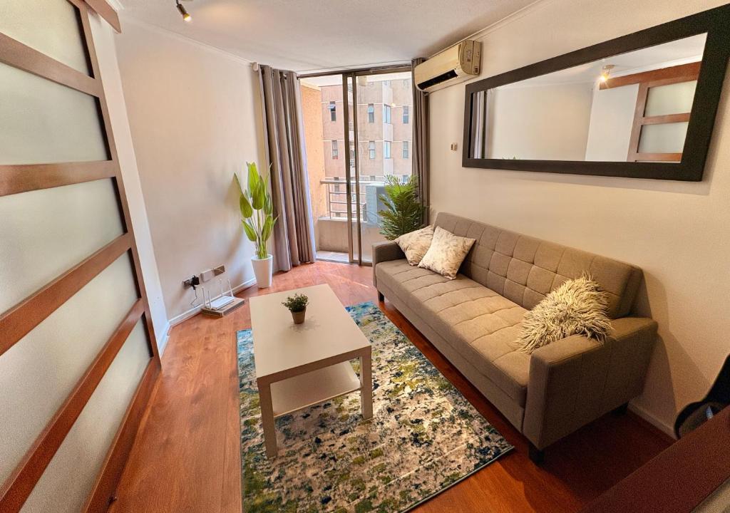 Apartamento a pasos del Metro y Museo Bellas Artes, Cerro Santa Lucia, Barrio Lastarria - 3