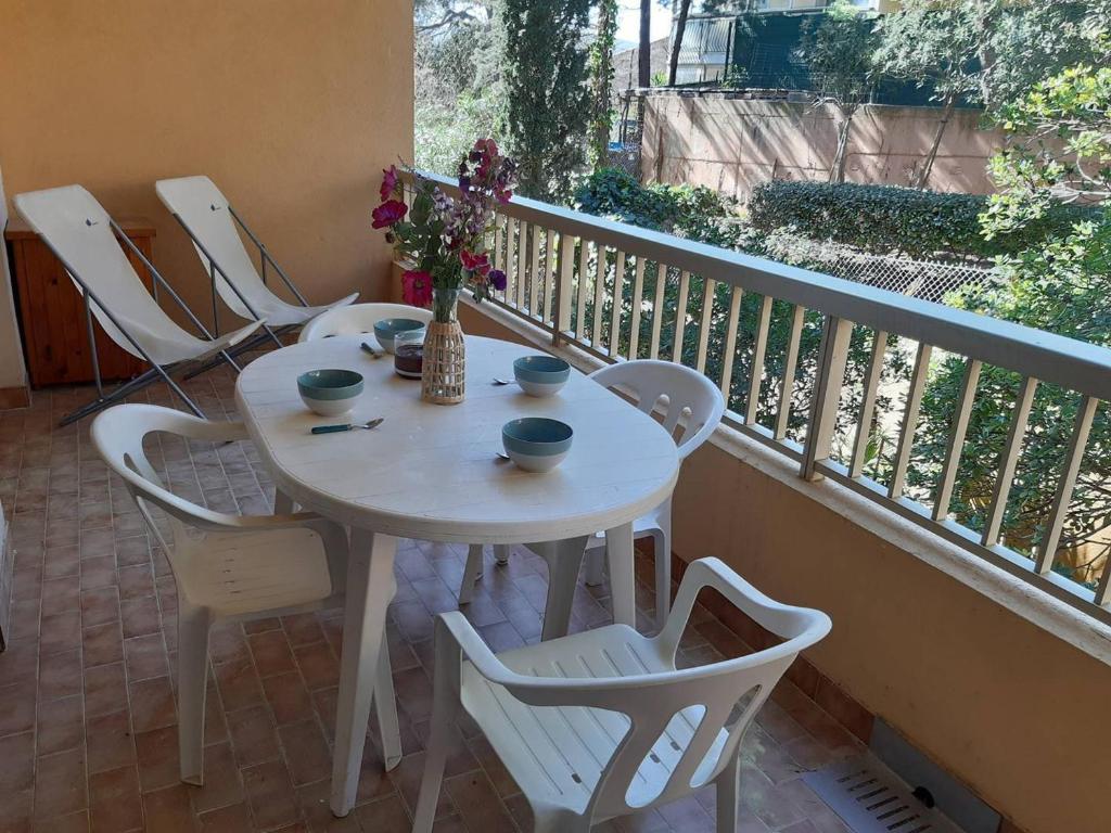 Appartement T2 avec terrasse et parking à Bormes-les-Mimosas - FR-1-251-907 - 1