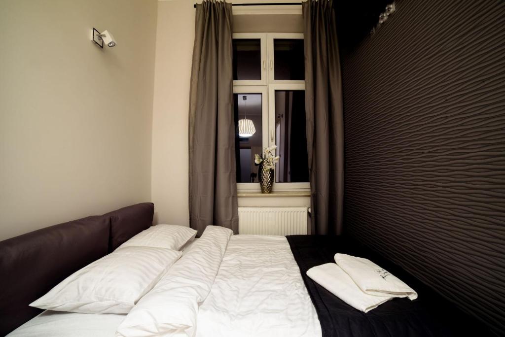 Cracow Rent Apartments - spacious apartments for 2-7 people in quiet area - Kolberga Street nr 3 - 1 photo