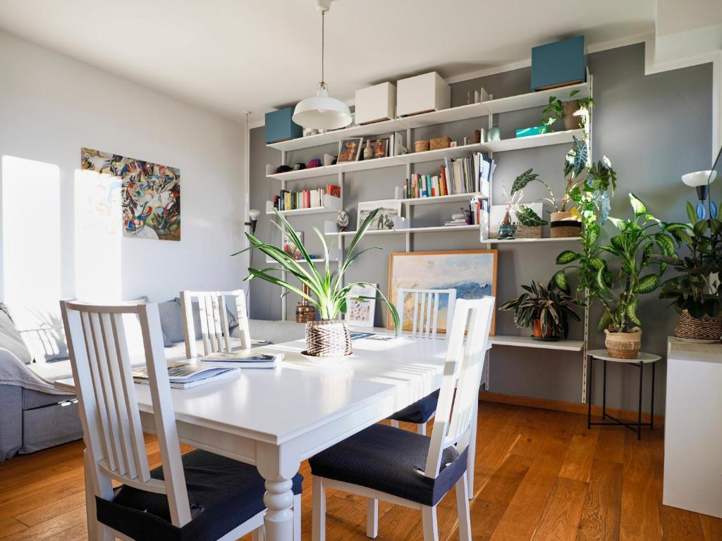 Modern Bright and Central Apartment - 5