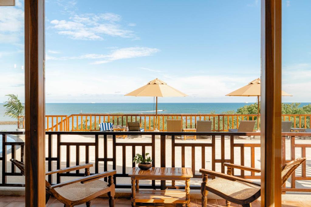 View, Ananthaya Beach in Tangalle