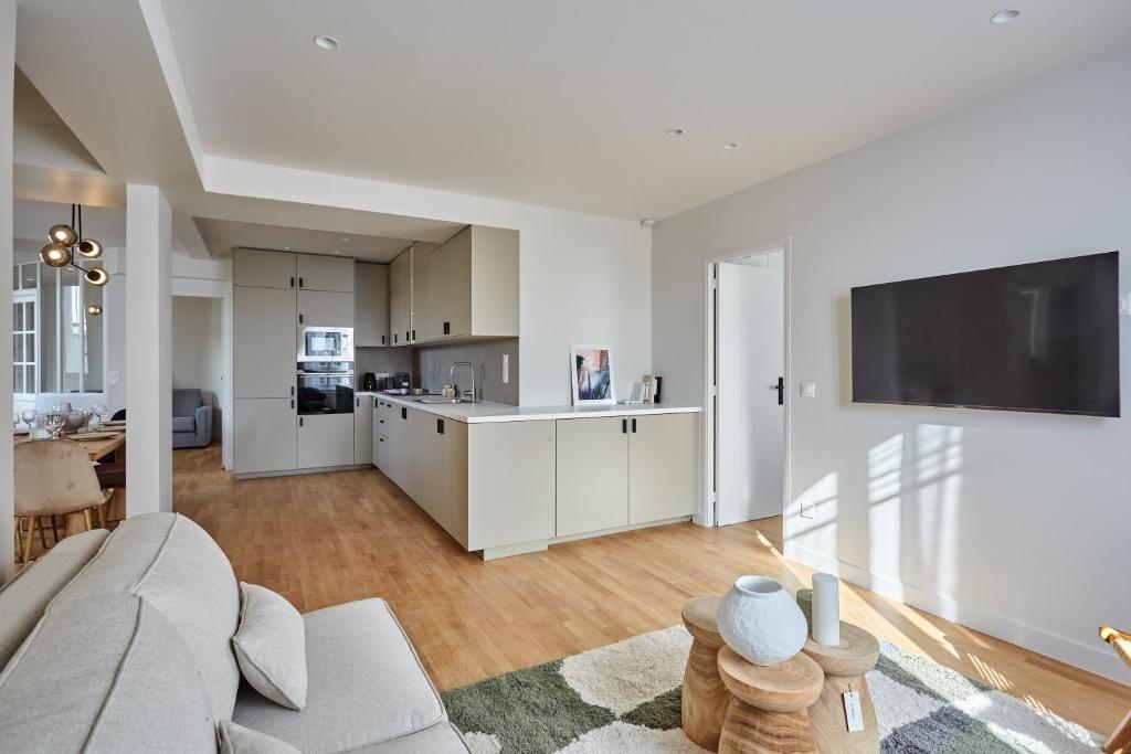 Spacious 3 Bedroom Apartment - Luxe Trocadero - 3