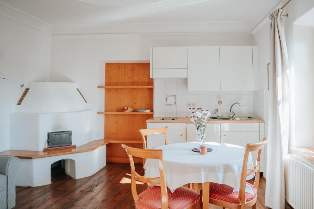 Ansitz Gurtenhof bei Meran, Apartments, Bett und bike Betrieb, eingezäunter Garten, Sauna, Eintritt ins Schwimmbad und Südtirol Pass - 3