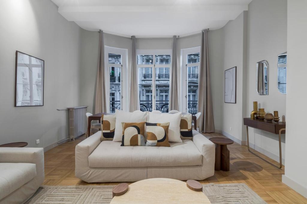 Spacious and elegant 2BR airconditioned Trocadéro - 2