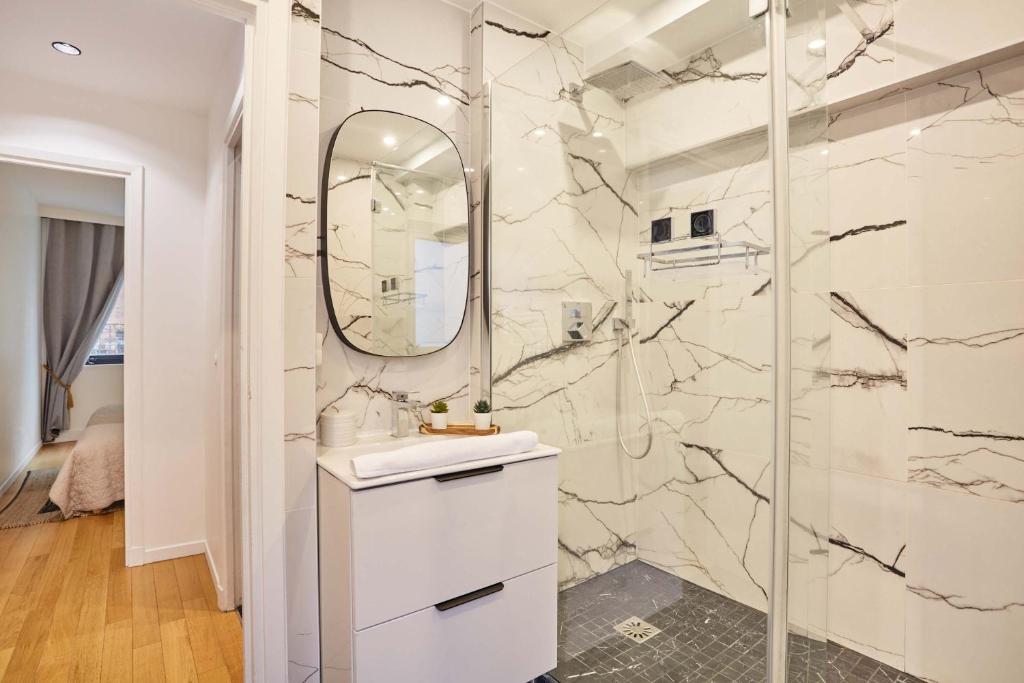 Spacious Apartement center of Paris Montmartre - 4