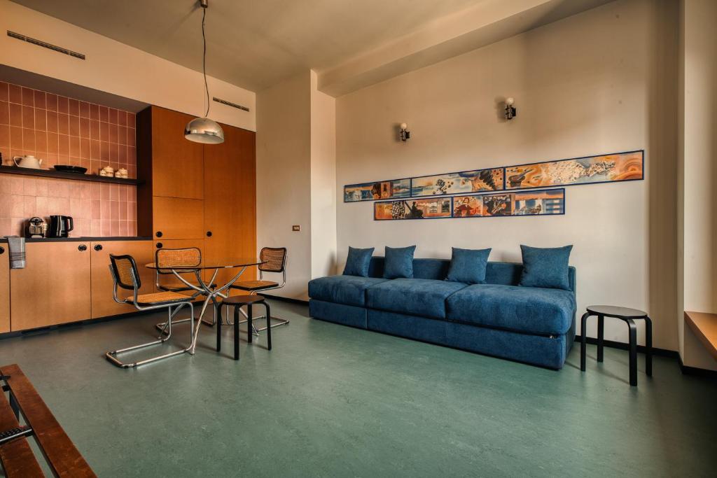 Just Urban Stays - Chic Retro 1BR Apartment -10 min by tram to Duomo - 3