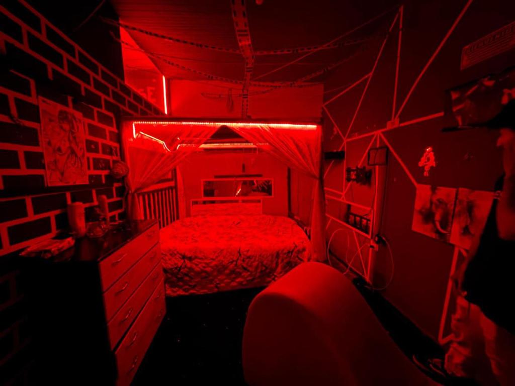 Red House - 4
