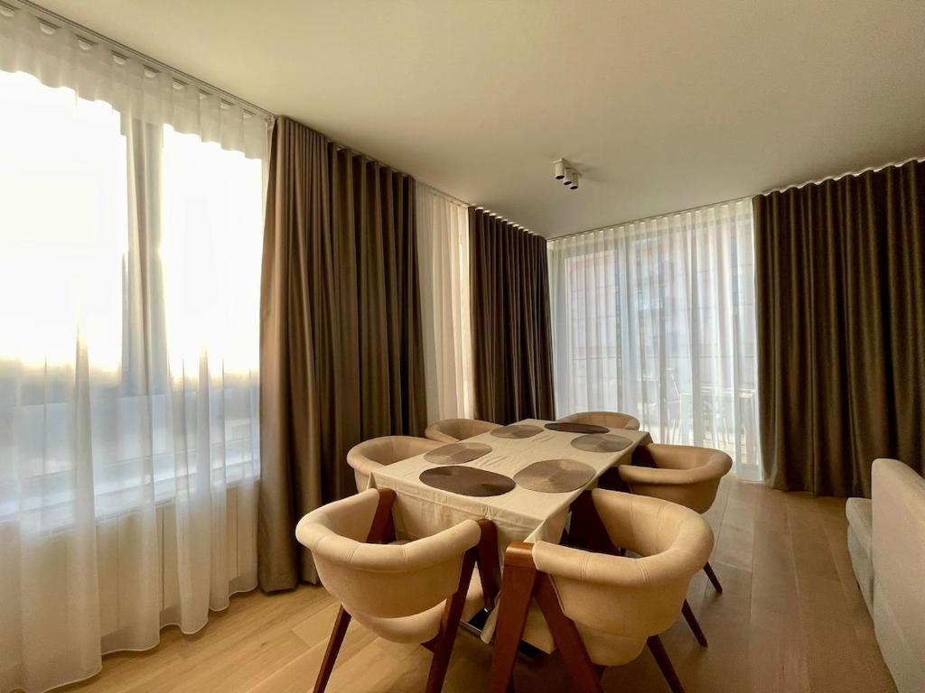 The Grand Horizon Luxury Two Bedroom at BW - 2