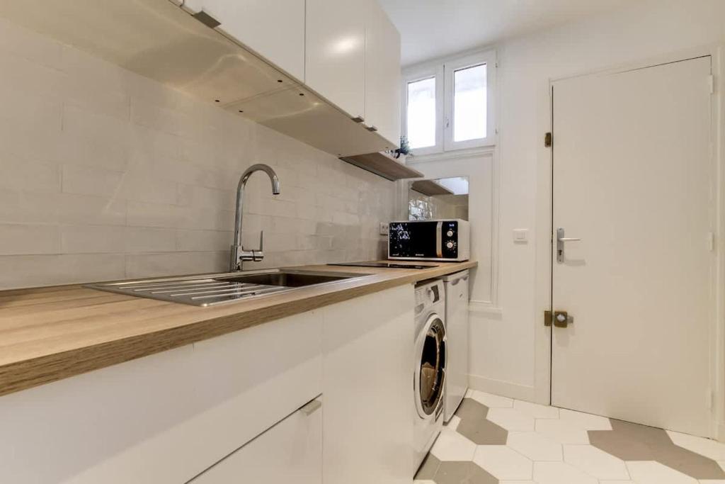 Cute 1 Bed with Balcony in the heart of the Marais - 3