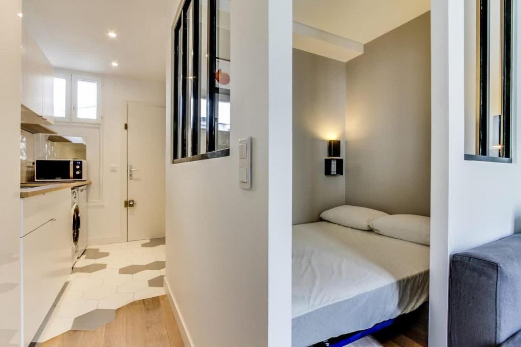 Cute 1 Bed with Balcony in the heart of the Marais - 2