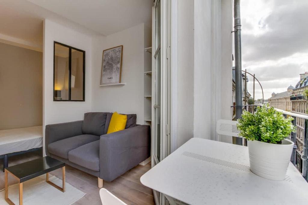 Cute 1 Bed with Balcony in the heart of the Marais - 4