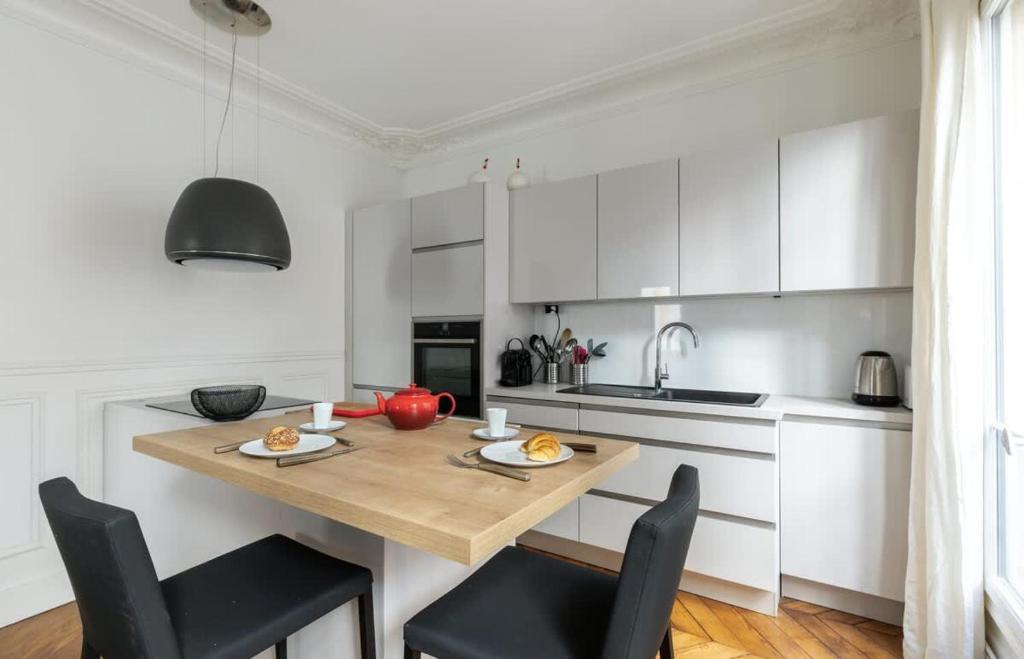 Superbe appartement haussmannien au coeur de Paris - 3