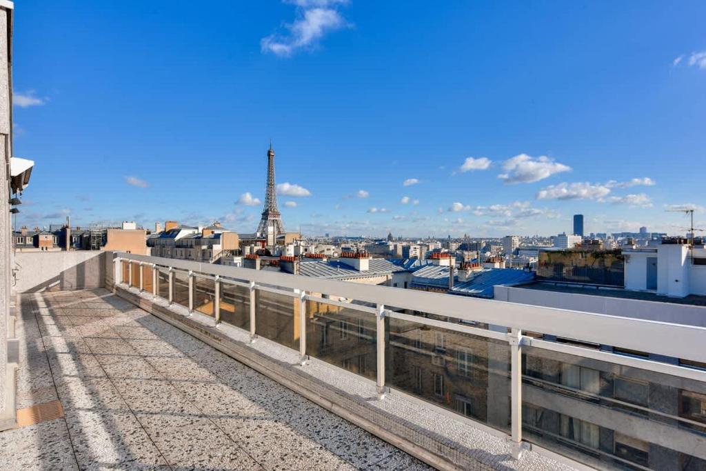 Splendide terrasse avec vue Tour Eiffel - 1