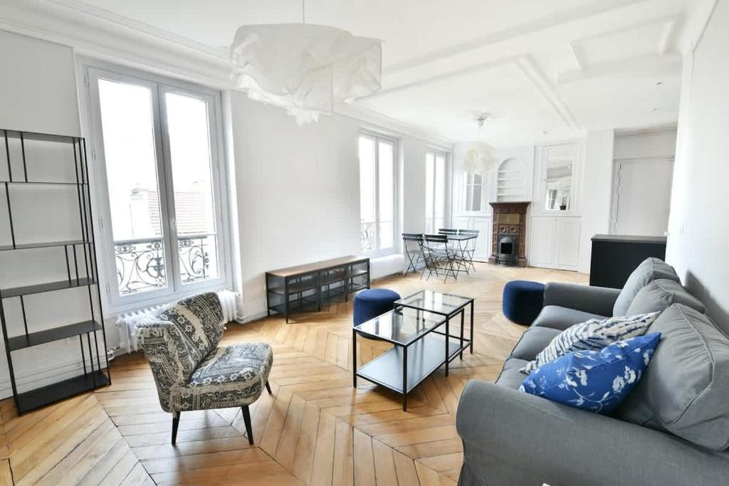 Bright Bon Marche StGermain designer 2BD2BA apt - 1