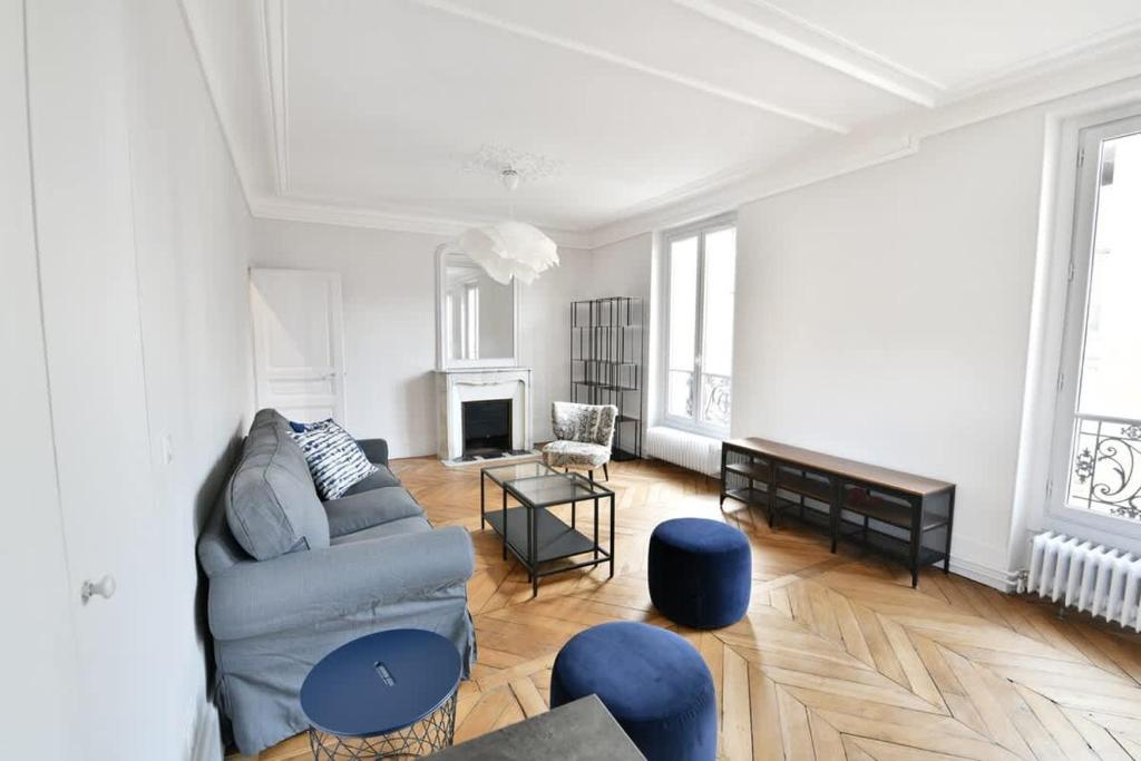 Bright Bon Marche StGermain designer 2BD2BA apt - 2