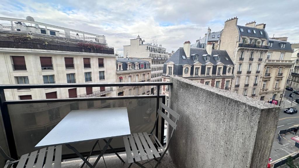 Studio near Champs-Elysées, facing Parc Monceau - 2