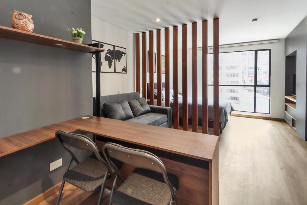 Apartaestudio Moderno en Edificio TEIK, Centro Internacional Bogotá, Self Check-in y Ubicación Premium - 1