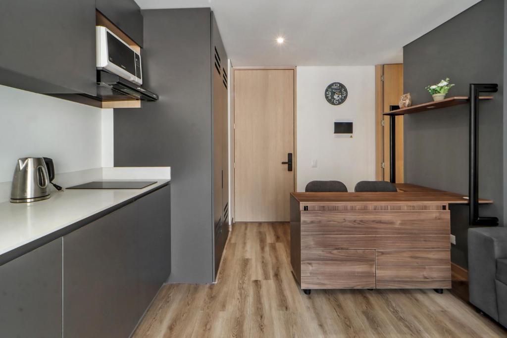 Apartaestudio Moderno en Edificio TEIK, Centro Internacional Bogotá, Self Check-in y Ubicación Premium - 2