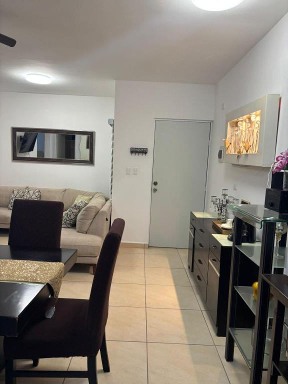NEW! 2bdr apartment with pool near Sanctuary - 3