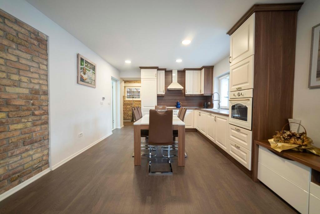 Legend Suites - 4