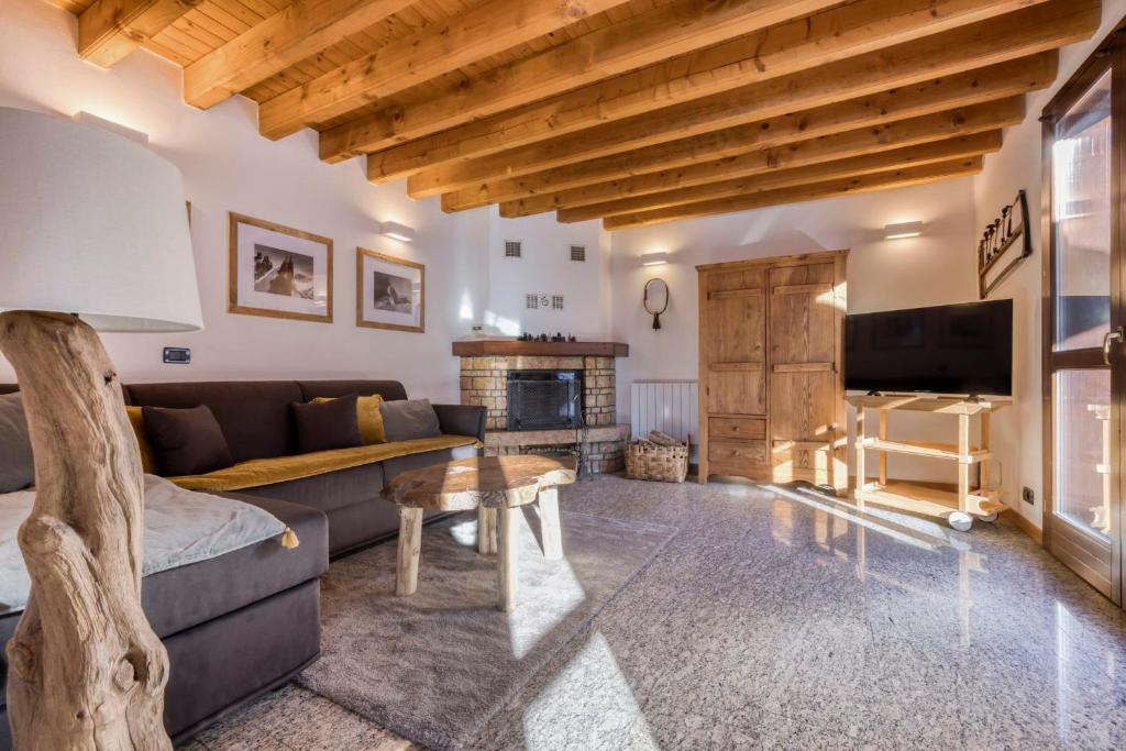 Chalet la Chouette - Intimate 2 bedroom demi-chalet ideally located - 1