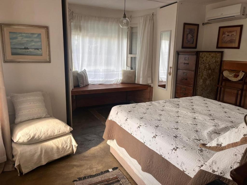 Entire 3-bedroom beachfront hous - 2