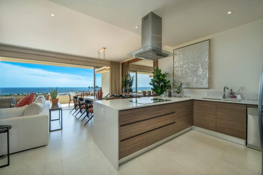 Serene Oceanview Getaway with Private Terrace - 4