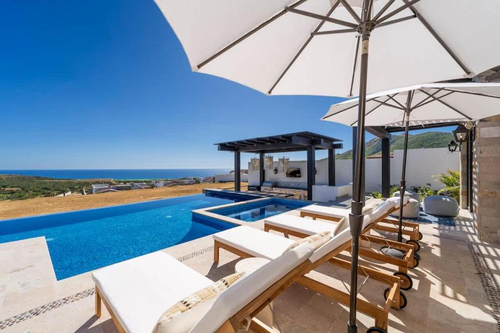Luxury Villa with Infinity Pool and Ocean View - 2