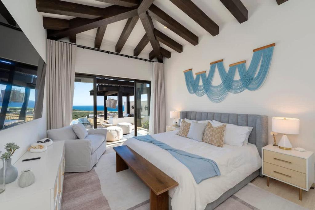 Luxury Villa with Infinity Pool and Ocean View - 5