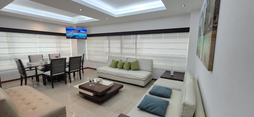 Ecusuites Family Prime 5 Frente Mall del Sol - 1