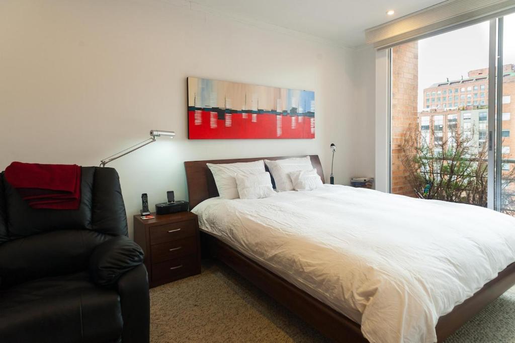 Bright, Warm, Comfy and Prime Location - 4