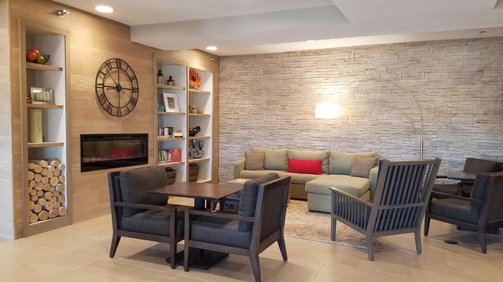 Country Inn & Suites by Radisson, St. Cloud West, MN photo