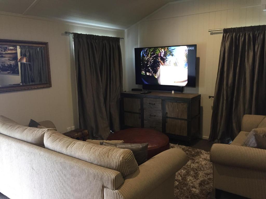 Shared lounge/TV area